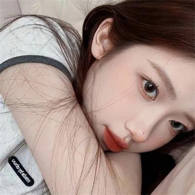吃瓜网站 - 某男演员深夜出入女网红住所，被拍全程